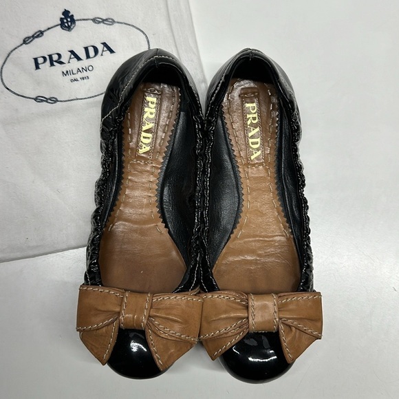 Prada Ballet Flats Bow Ballerina Slip On Shoes Patent Leather Black Tan 36.5 - Picture 3 of 11